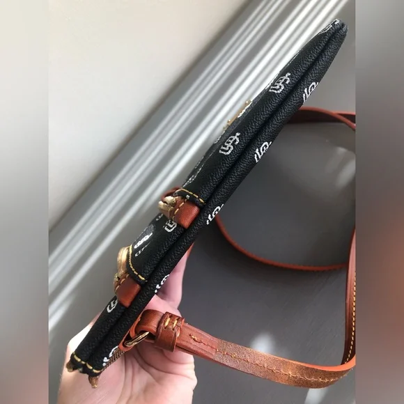 DOONEY & BOURKE SF GIANTS CROSSBODY 3 ZIP CROSSBODY BAG, NWOT - Picture 9 of 9